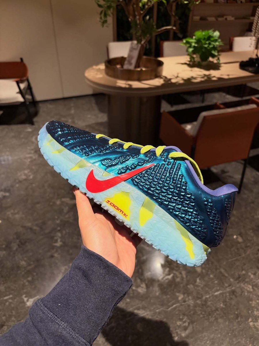 SneakerAlert tweet media