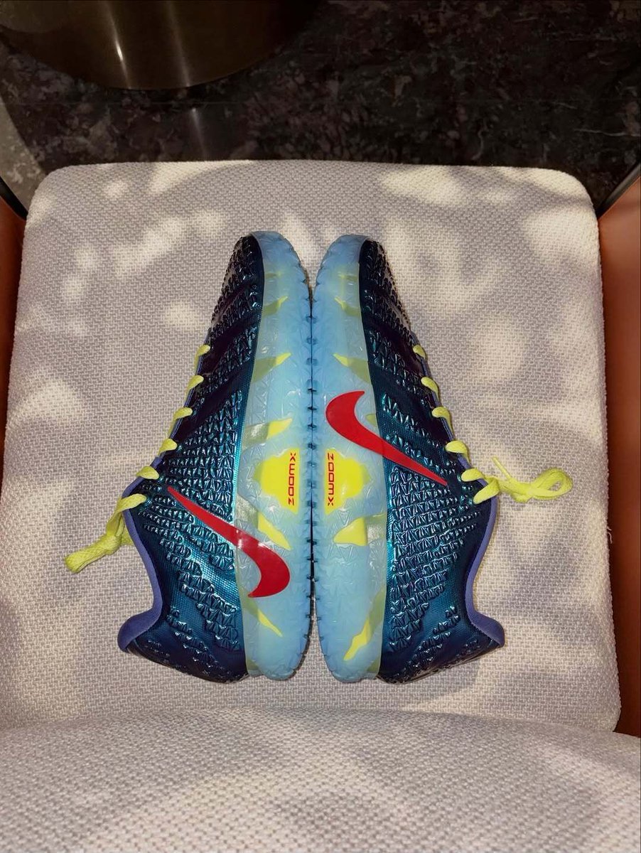 SneakerAlert tweet media