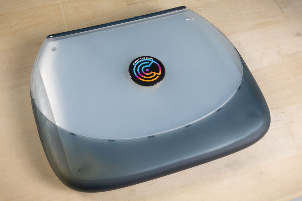 thecomputerclan's tweet photo. Happy #MARCHintosh Day 2! The Apple logo fell off, so I had to improvise. https://t.co/ENLzAu6zwW