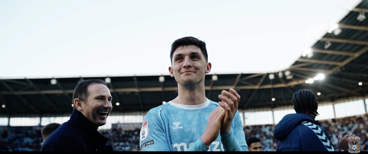 Dipz_83's tweet photo. Quality unseen episode. Frank giving it to the stoke fans while Bobby tries to keep a straight face is by far one of the highlights of the season for me for sure 😭 #pusb https://t.co/RJvzsP7wOn