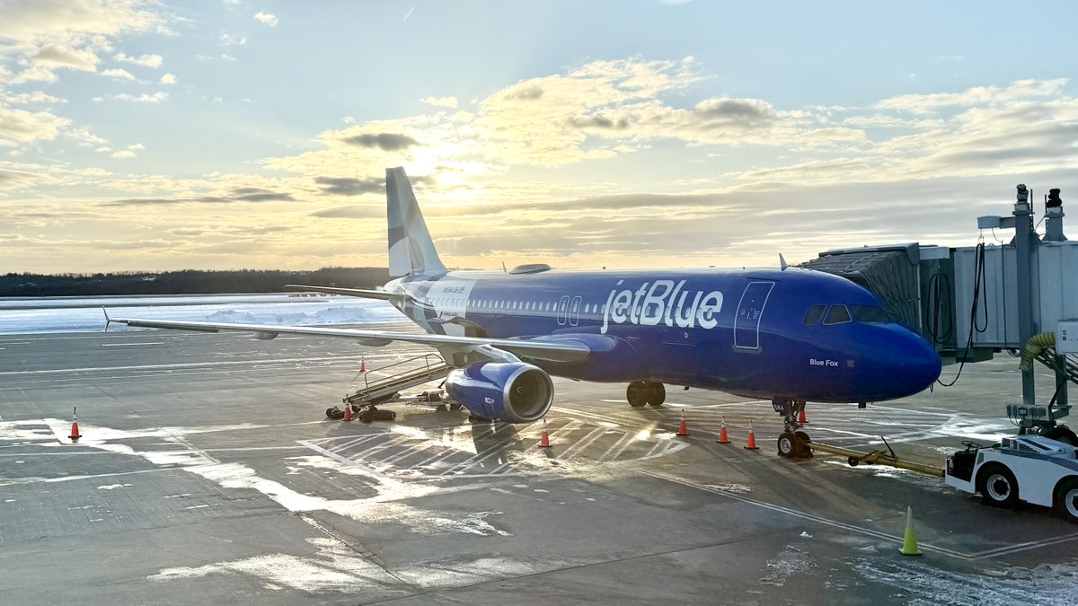 Worcester Airport tweet media