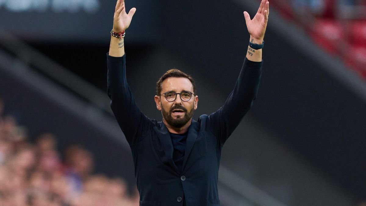 LA OBRA MAESTRA DE DON JOSÉ BORDALÁS JIMÉNEZ: se ha plantado en Vietnam con una bolsa de pipas, ha descabezado al líder enemigo usando 3 cáscaras y se vuelve a casa con una tirita de pega en la ceja izquierda, para regalarle un hit de mentira al rival.

GAME OVER.

FÚTBOL, PAPÁ.