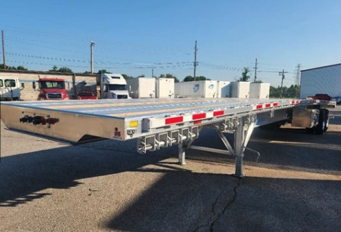 River_Roadie's tweet photo. πOur sales team enjoyed meeting with the attendees at the Site Equipment Expo last week! Its a great audience for our Specialty Equipment Trailers and our Flatbeds. Check out the info and deals in our newsletter here. π https://t.co/KBBIrqa3FI #trailersales #containersales https://t.co/vNl1oAozmC