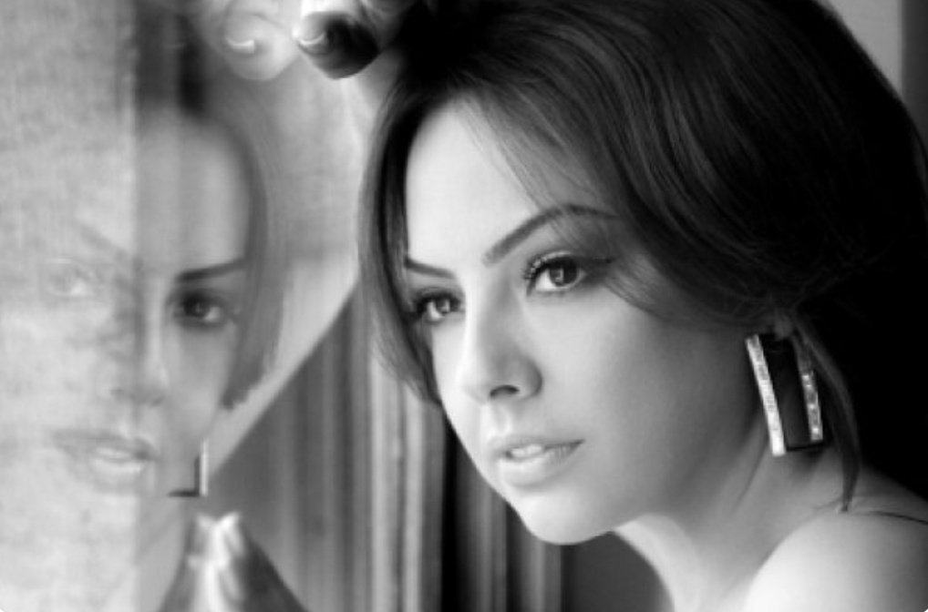 Ersay Üner ve Ebru Gündeş işbirliği olan şarkılar;
*Söyleyin
*Bir Gece Vakti
*Tek Tabanca
*Mazi
*Kızıl Mavi
*Hayrandım
*Kime Ne (Kutsi ile birlikte)

Hepsi ayrı özel