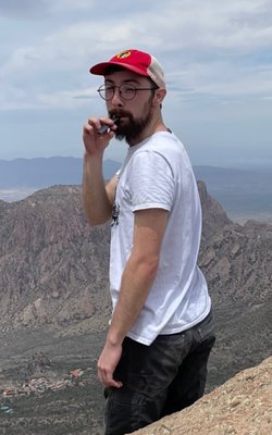 Excellentbqrds's tweet image. When you dat oldhead nigguh and da nephew is actin up so you gotta pull out that "Lil bro" card.
#Drake #Yeat #Jenga #BuckBreaking