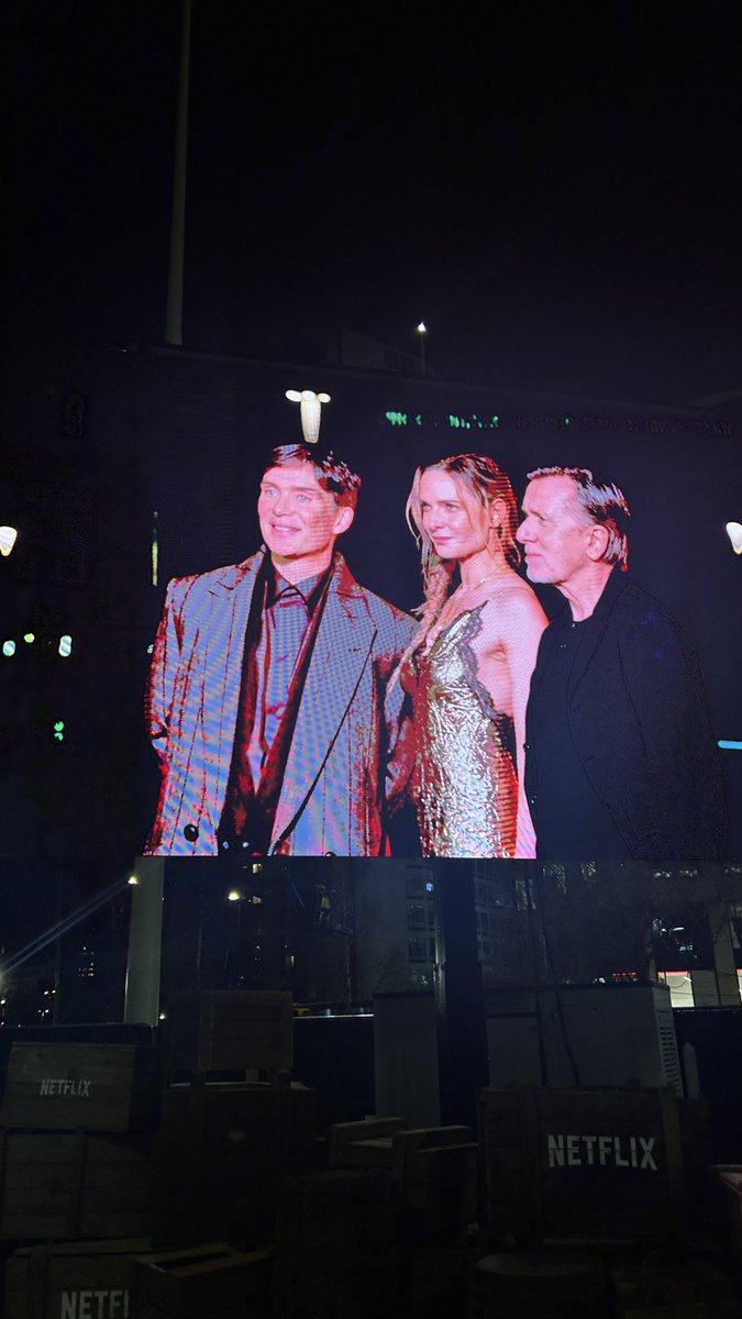 Samwellbroon's tweet photo. Cillian Murphy giving a wave at Peakly Blinders: The Immortal Man premiere 😆👌🏼👋 https://t.co/ezMhIMexjv