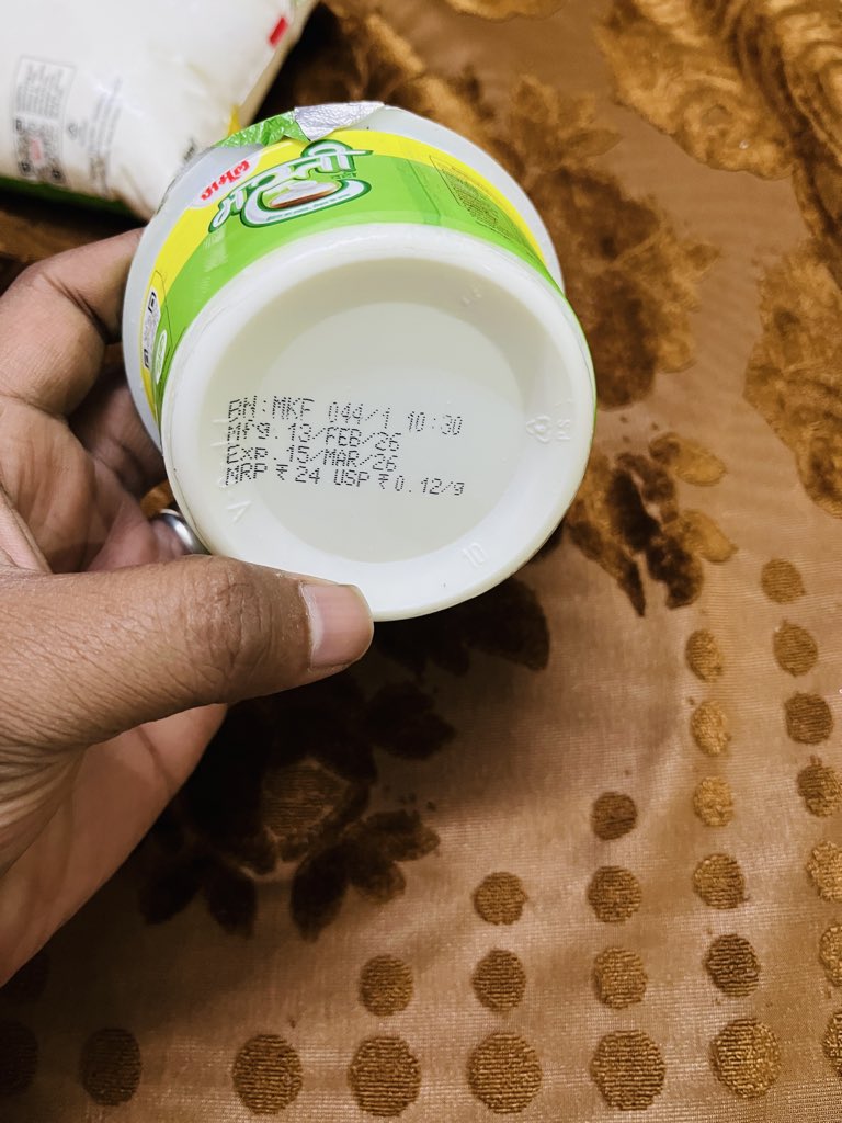 RoHit_Kumartwit's tweet image. @ZeptoNow Very poor experience with order TTRQVRPRS27446. Received 2 dahi packs with old manufacturing dates and only 1–2 days left before expiry. Near-expiry dairy delivery is unacceptable. Please arrange immediate refund and improve quality checks. #Zepto #QualityIssue
