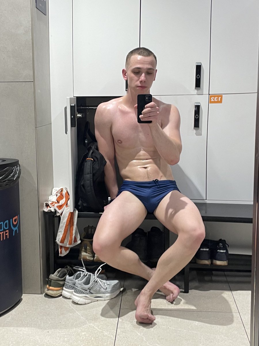 charnikovxxx's tweet photo. Не все красавчики без одежды остаются красавчиками, а когда открывают рот еще хуже https://t.co/JshR7d7I6u