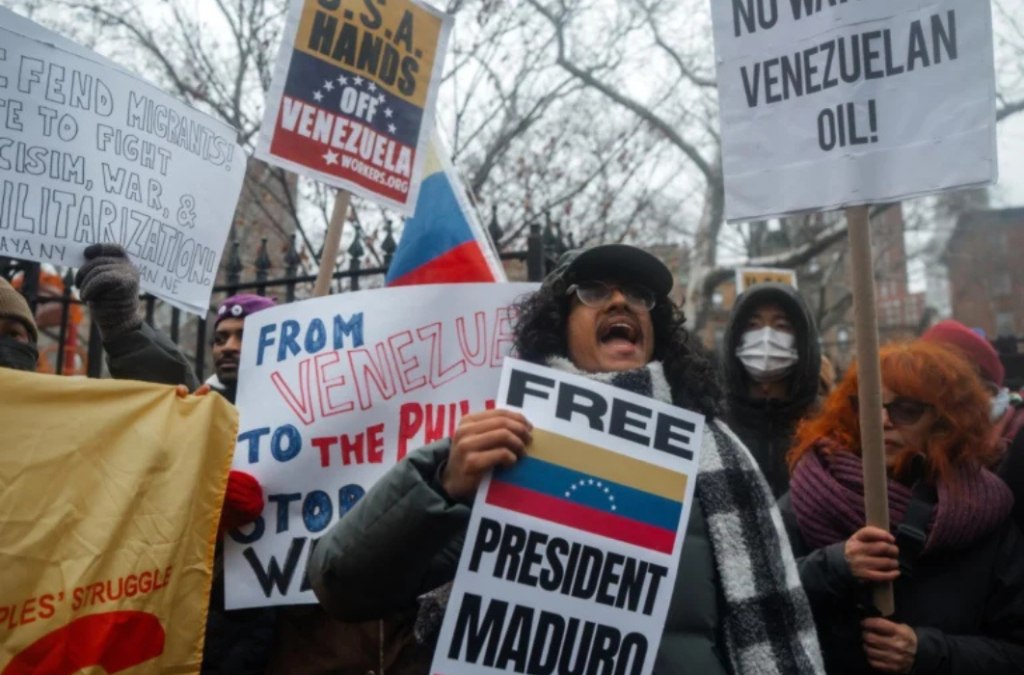 AngelEmiliander's tweet photo. El músico y activista británico Roger Waters junto a otras organizaciones  sociales marcharan en New York. Para exigir la liberación  del Presidente Nicolas Maduro  y la primera dama Cilia Flores https://t.co/iydcNUiACb