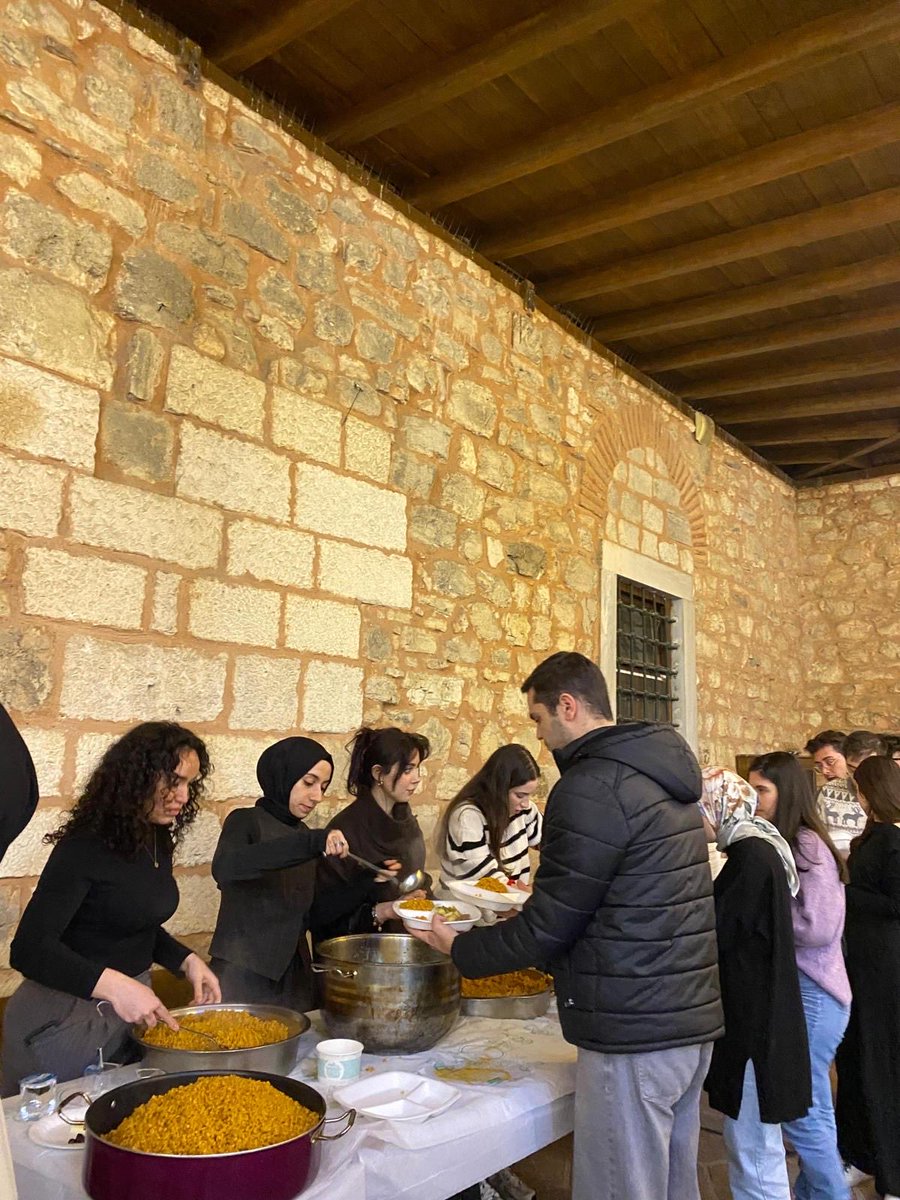 İftar Soframız, öğrencilerimizin katılımıyla büyümeye devam ediyor.

Vesile olan üye ve  mensuplarımıza çok teşekkür ederiz.

#siyasalvakfi