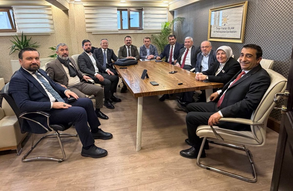AkKeciorenResmi's tweet photo. Yerel Yönetimler Başkanımız  Sayın Ömer Bahadır Atakan'nın katılımları ile, Belediye Meclisi Grup Başkan Vekilimiz Sayın Halit Tuğcu ve Belediye Meclis Üyelerimiz ile birlikte Mart ayı Belediye Meclis Grup toplantımızı İlçe Başkanlığımızda gerçekleştirdik.

@RTErdogan @hakanhanozcan @erhansarigol @omerfarukislam
@omerbatakan @halittugcu