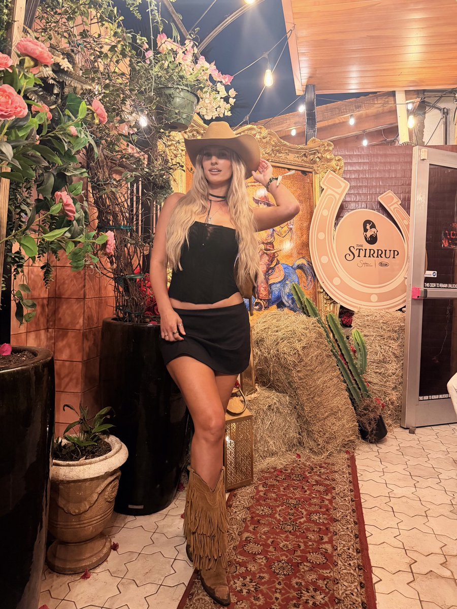 shelbylee_xoxo_'s tweet photo. Not my first rodeo ๐ค
#rodeo #rodeohouston #cookoff #houstonrodeo https://t.co/WtUZf0G041