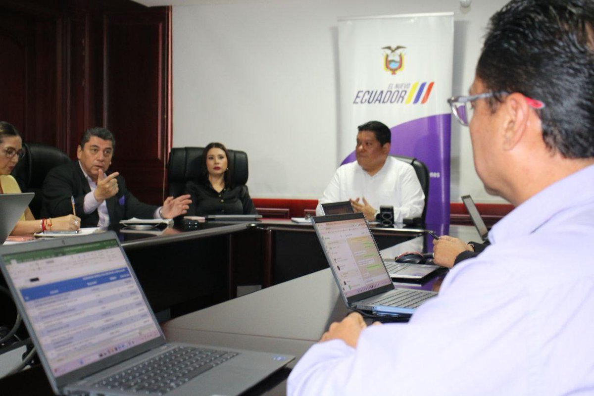 📡🤝 El director general <a href="/OttnRivadeneira/">Ottón Rivadeneira</a> se reunió con <a href="/JorgeHoyosZ/">Jorge Hoyos Zavala</a> director ejecutivo de <a href="/Arcotel_ec/">Arcotel Ecuador</a> a fin de articular acciones interinstitucionales orientados a la optimización de los servicios que reciben los ciudadanos.