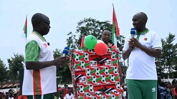 JClaudeNshimir's tweet image. #Burundi: le 28/2/2026, clôture des cérémonies dans la commune #Rumonge, célébrant la victoire du parti @CnddFdd aux élections de 2025 et saluant les réalisations de développement de S.E @GeneralNeva, dans la province #Burunga.
@R_Ndikuriyo
@kadenys2
@IntumwaNews
@DorianeMunezero