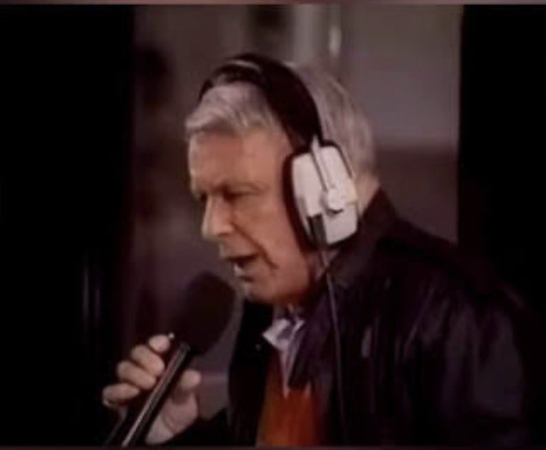 MemorabiliaRat's tweet photo. Released in 1994, Duets II was the sequel to Frank Sinatra's multi-platinum 1993 album. The visual identity of the album is defined by the artwork of LeRoy Neiman. It features legendary collaborations with artists such as Aretha Franklin, Willie Nelson and Antonio Carlos Jobim. https://t.co/SeYz27ma2z