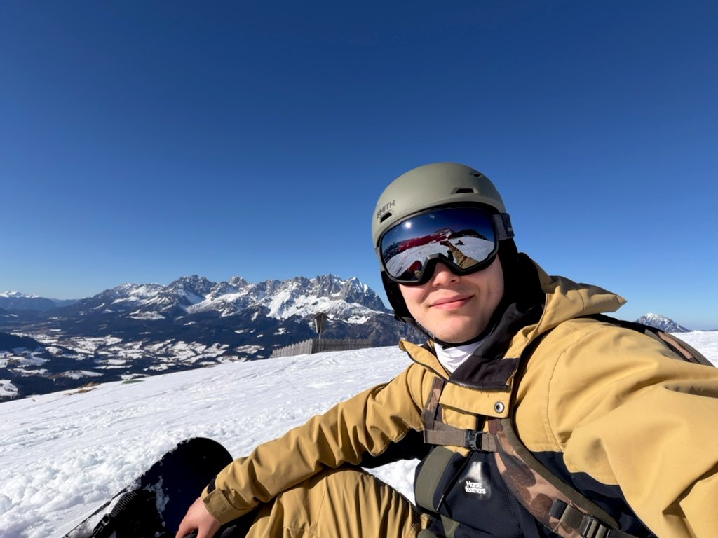 timmustafin's tweet photo. Don't forget to touch some snow while you can! https://t.co/Mo4Jy1mwUT
