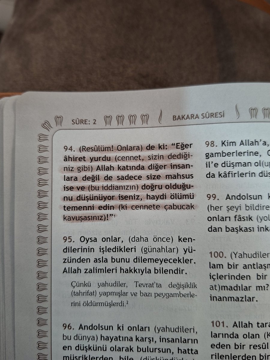 Kendilerini üstün, seçilmiş ırk olarak gören ifrazat zihinli kokuşmuş yahudilere Allahu tealanın müthiş ilzamı. Bir tık üstü yok.