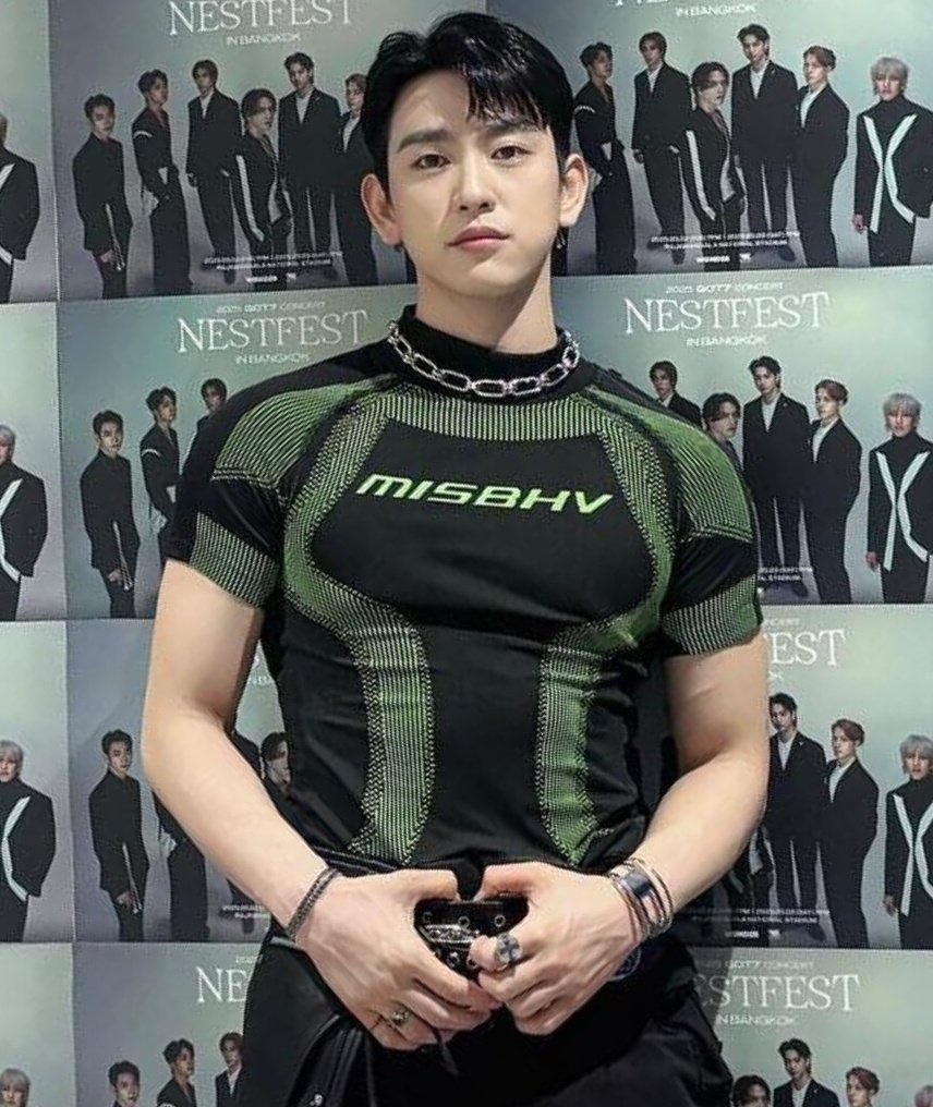 softnyeongie's tweet photo. id like to talk about this jinyoung https://t.co/FkQyTt6ed0