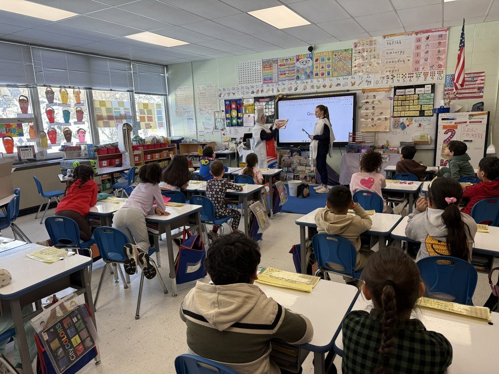 First Grade celebrated Dental Health Month with a visit for Roxbury Pediatric Dentistry. They learned about proper dental care and ways to keep their teeth healthy. The children received goodie bags filled with items to remind them ways to keep their teeth healthy.
🦷✨