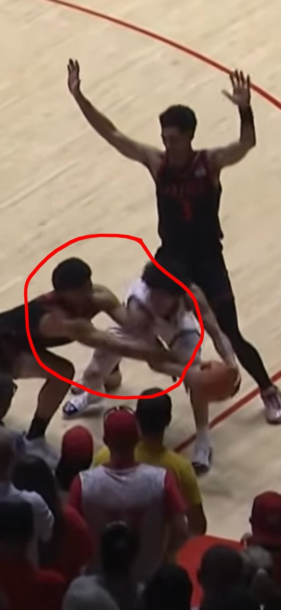 dashroom34's tweet photo. @coachmosser No I agree we got a break, but the spirit of the rule is 100% conclusive and there IS a small amount of doubt. I think it was off Uriah. I disagree about the foul. Grabbing/slapping an arm is a foul as I understand it. Arm is wrapped over Tenette's arm... https://t.co/gKvvgnB6Wq