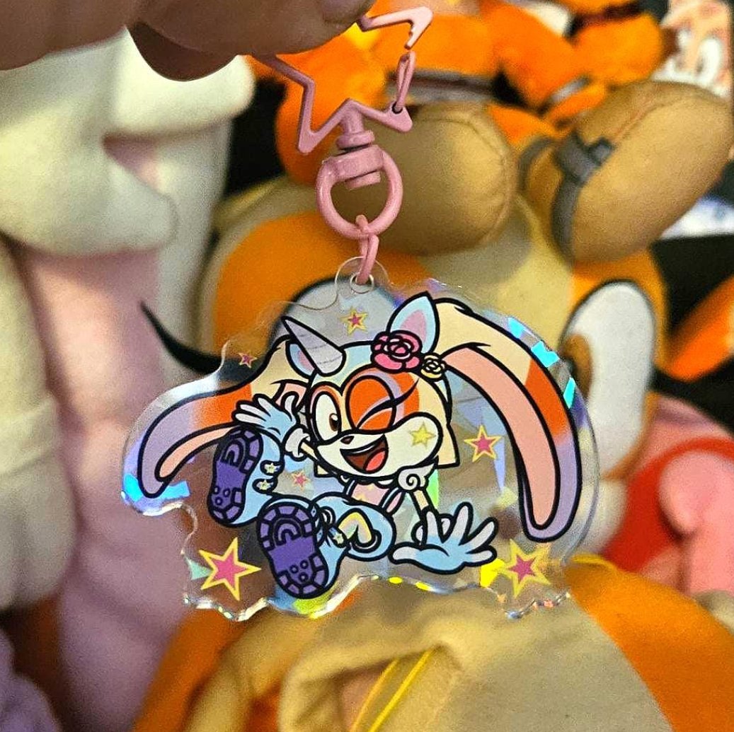 🔔NEW CHARM DROP🔔

Trying out a new charm type with this Holographic Unicorn Cream the Rabbit keychain!!🦄⭐

Clocking in at 2.5", I'll be selling these for $14 USD