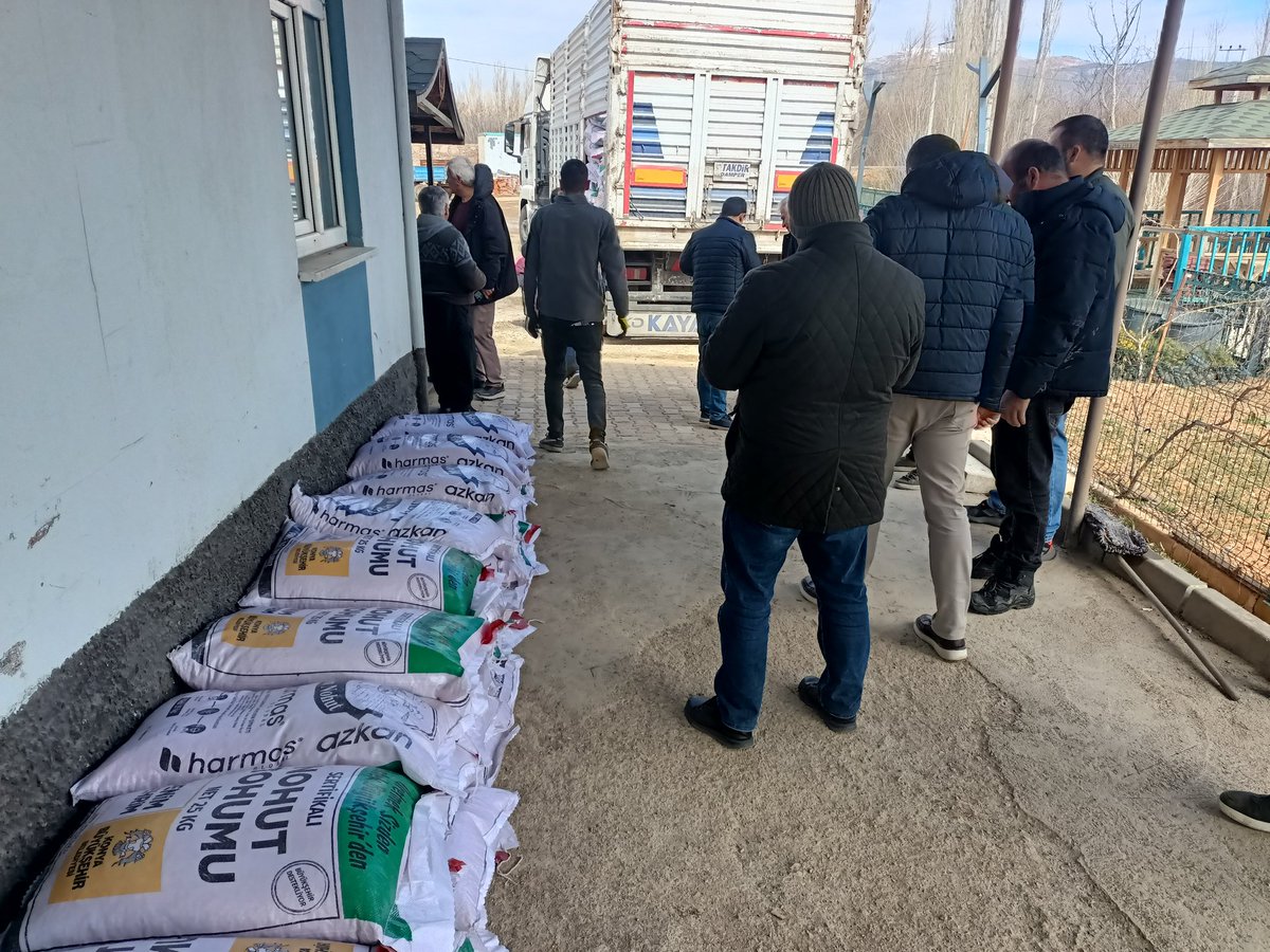 Hutashyk's tweet photo. Dr.Sadık Sefer  "Desteklerinden dolayı Konya Büyükşehir Belediye Başkanımız Sayın Uğur İbrahim Altay bey'e çok teşekkür edip. Bereketli toprakları alın teri ile işleyen çiftçilerimize bereketli ve hayırlı kazançlar dilerim," diyerek çiftçilerimizin Ramazan ayını kutladı. https://t.co/ioCl0mNqUi