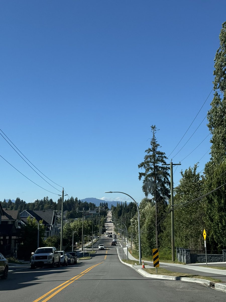 Pudingbyul's tweet photo. Discovered this endless road view during my Vancouver trip 🌿✨
Just wanna keep driving forever along this stretch… 💚
#Vancouver #ExploreBC #VeryVancouver #BeautifulBC #VancouverSummer #TravelCanada https://t.co/GeqVP0jB8c