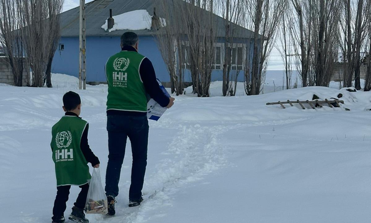 🌙 Ramazan Kardeşliğe Çağrı

Ağrı İHH Patnos Temsilciliği olarak, yetim ve ihtiyaç sahibi 16 ailemizi ziyaret ederek desteklerinizle Ramazan kumanyası dağıtımı gerçekleştirdik.

İyilik Her Zaman Her Yerde.
#PatnosİHH