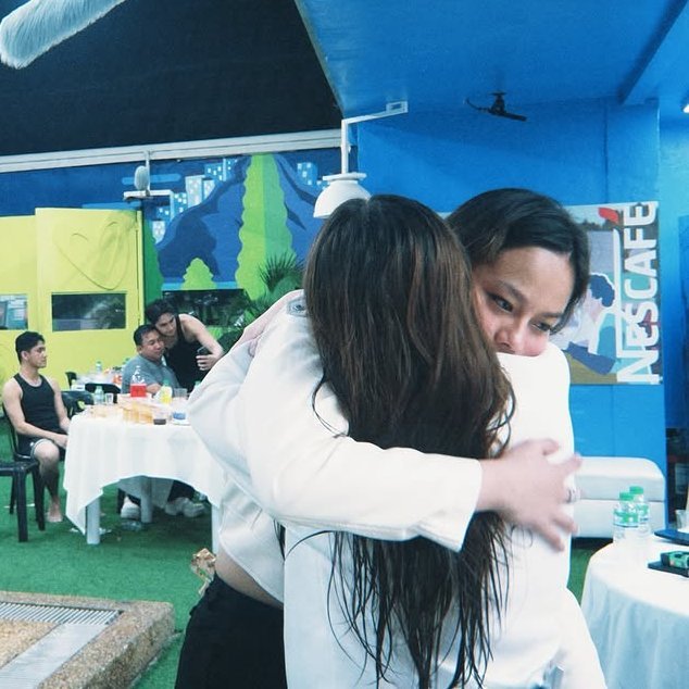 talmejes's tweet photo. a photo of lelkrys hugging, and it says so much :( can we all choose peace and move forward now? masaya sila, yun ang mahalaga. https://t.co/aXozO0LWkt
