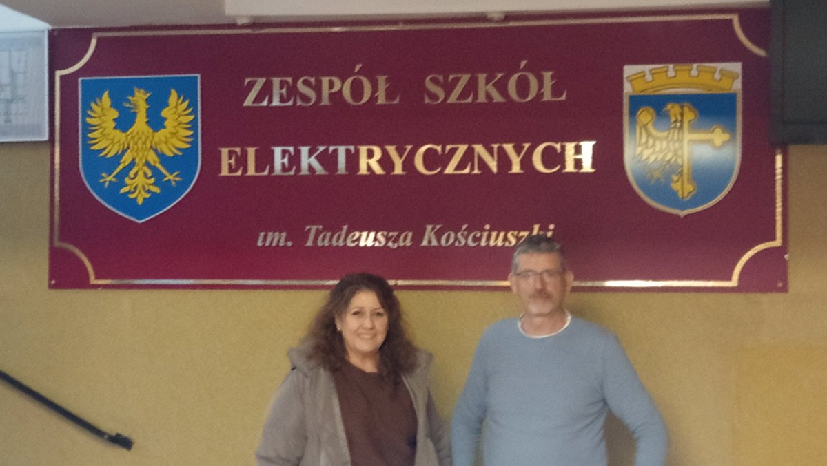 Asesoria de EF y Artística tweet media