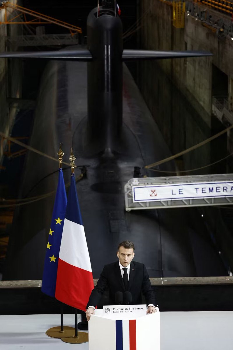 alpha_defense's tweet photo. Give your photographer a raise.. @EmmanuelMacron https://t.co/y3TzNPfdmj