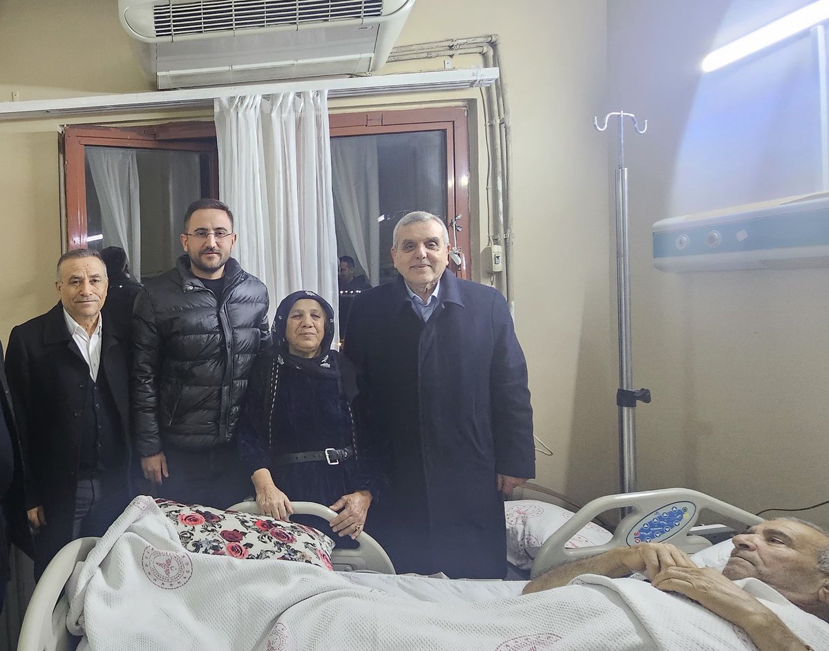 Babamın rahatsızlığından dolayı Önceki dönem Şanlıurfa Büyükşehir Belediye Başkanı Sn. <a href="/zabeyazgul/">Zeynel Abidin BEYAZGÜL</a>
ve beraberinde Önceki dönem AKPARTİ Eyyübiye ilçe Başkanı <a href="/mehmetmogal63/">Mehmet MOĞAL</a> geçmiş olsun ziyaretinde bulundular