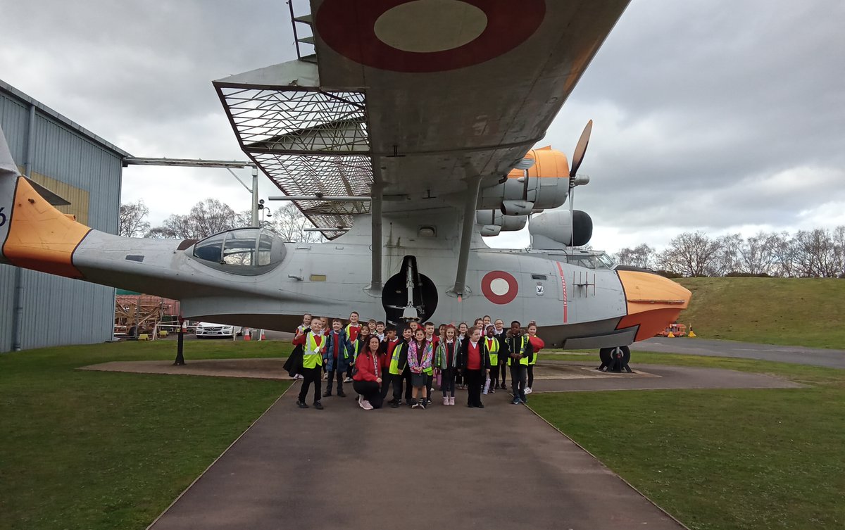 Year 2 had an absolutely fantastic day at RAF Cosford. They were brilliantly behaved, asked great questions and loved seeing all of the planes from across history. Mrs Gardner and all of the staff were incredibly impressed - they were a credit to Lakeside! 😀🛩️