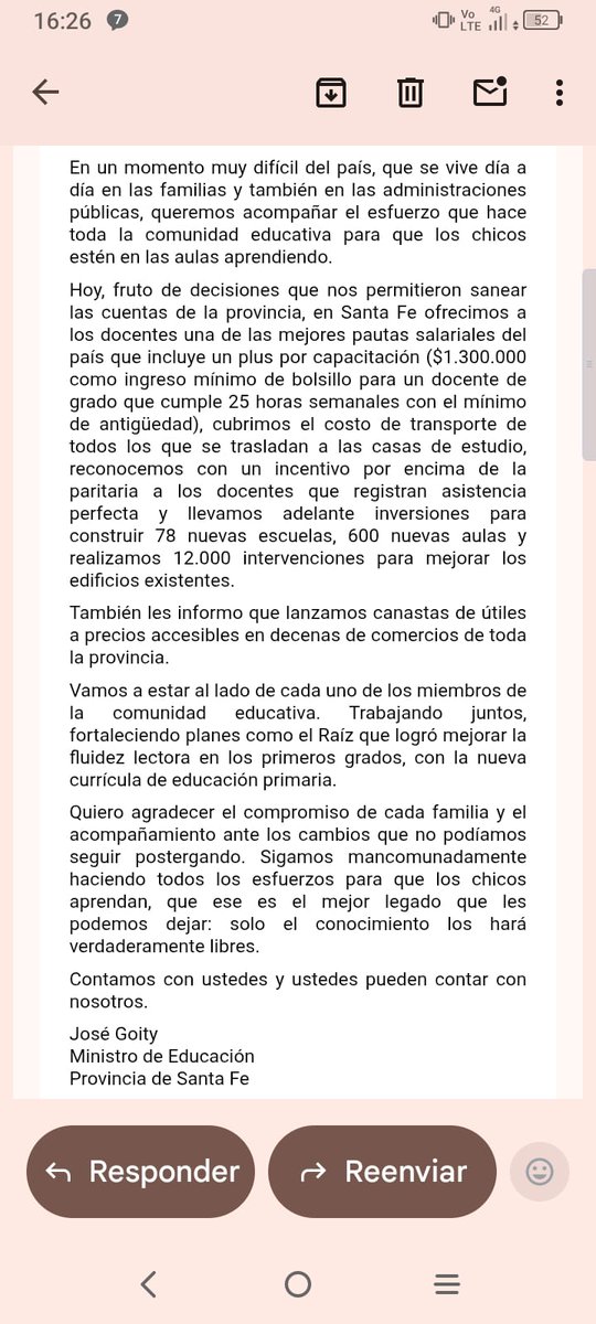 frcasasola's tweet photo. Las familias no dieron su correo para recibir propaganda de Pullaro y Goity contra los docentes de Santa Fe. Lo dieron para acceder a la libreta digital de sus hijos e hijas. Es un uso político de datos oficiales inaceptable. Después te hablan de adoctrinamiento https://t.co/F22LsQVXNw