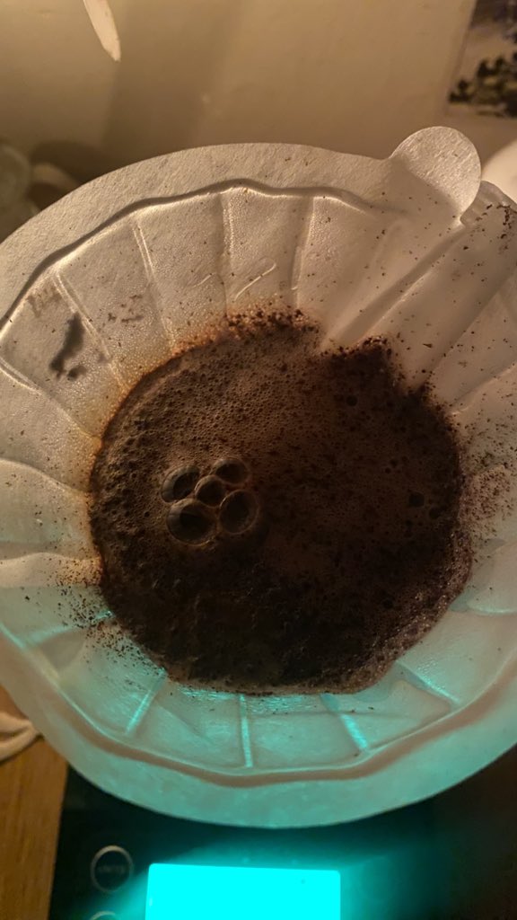 ثلاثة tweet media