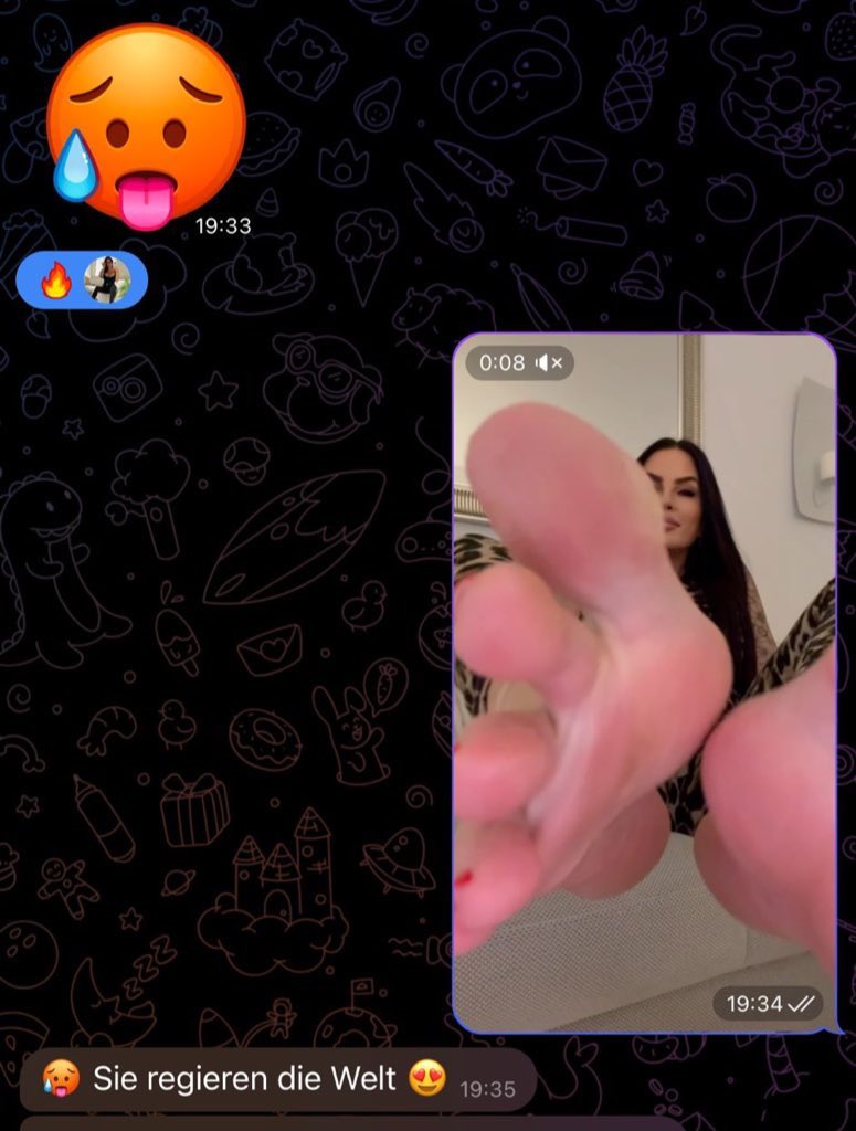 Ich regiere die Welt - und ich regiere sie auch manchmal mit meinen wunderbaren Fußsohlen! 😜😎

80 € Revolut
150 € Airbnb

Einfach nur dafür, dass er meine Füße liebt!