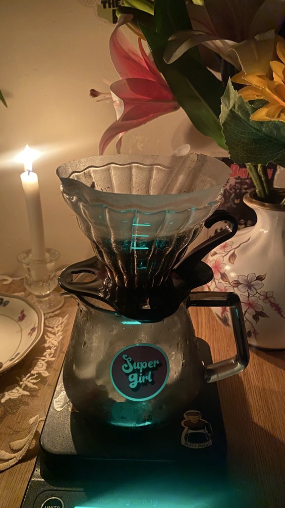 ثلاثة tweet media