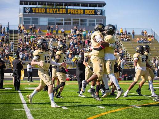 #AGTG! After some great conversations with Coach Bell and Coach Anderson, i'm blessed to have received another offer to further my academic and football career at Manchester University! <a href="/CoachKimble_/">Coach Kimble</a> <a href="/Coach_B_MU/">Aeneas Bell</a> <a href="/CoachMTAnderson/">Coach Max Anderson</a>