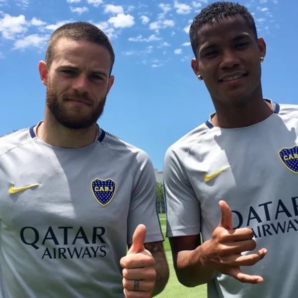 Un día alguien dijo que Barrios y Nandez eran malisimos con la pelota y todos repitieron como boludos.

Dos grandes jugadores en mis libros.