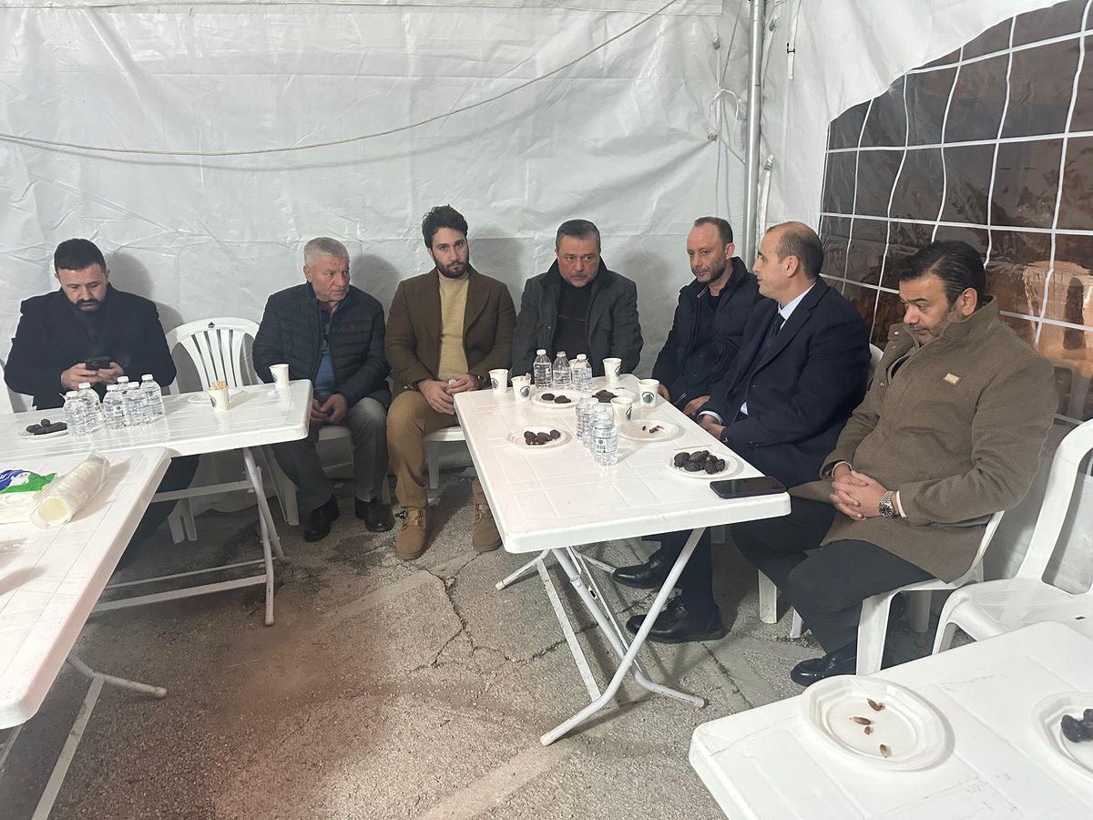 Meclis Üyemiz Erhan İyiaksu ’nun Hakk ‘ın rahmetine kavuşan kıymetli babası için taziye ziyaretinde bulunduk.

Merhuma Allah’tan rahmet, ailesi ve yakınlarına başsağlığı diliyorum.

Mekanı cennet olsun..