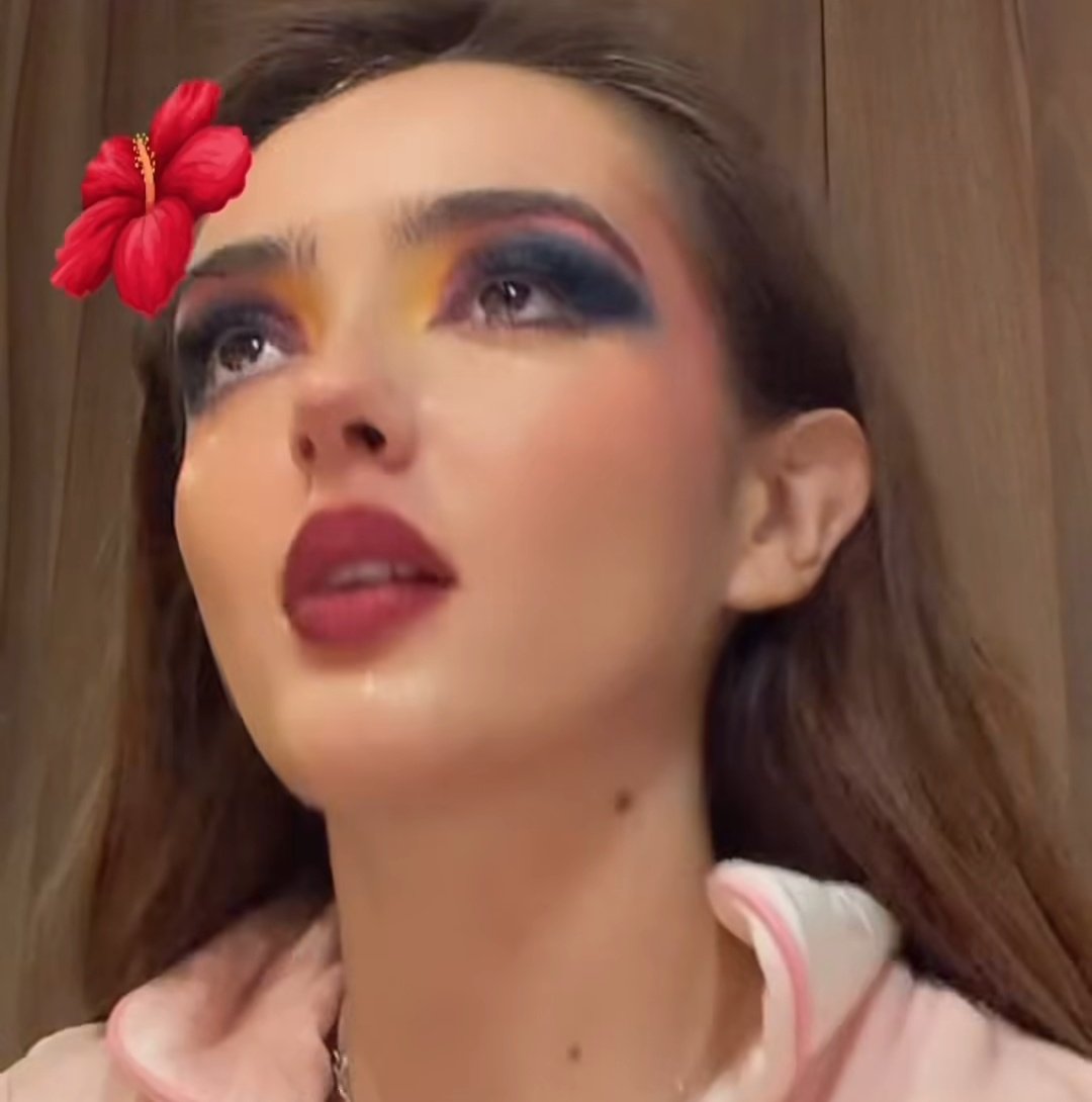 Elaine desmaquillandose its giving Zara Larsson makeup