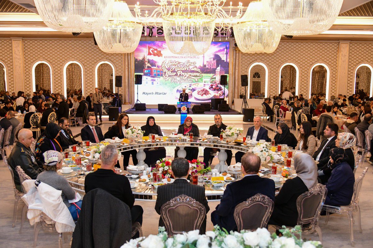 kazan_belediye's tweet photo. Başkanımız Sn. @selimcirpanoglu,Kahramankazan Kaymakamlığı’nın düzenlediği Şehit ve Gazi Aileleri İftar Programı’nda kıymetli ailelerimizle bir araya geldi.Ankara Valimiz Sn.Vasip Şahin,Kaymakamımız Sn.Mustafa YILMAZ,Şehit Aileleri ve Gaziler Derneği Başkanı Sn.Cafer AKIN katıldı https://t.co/iWbKW6TEf2