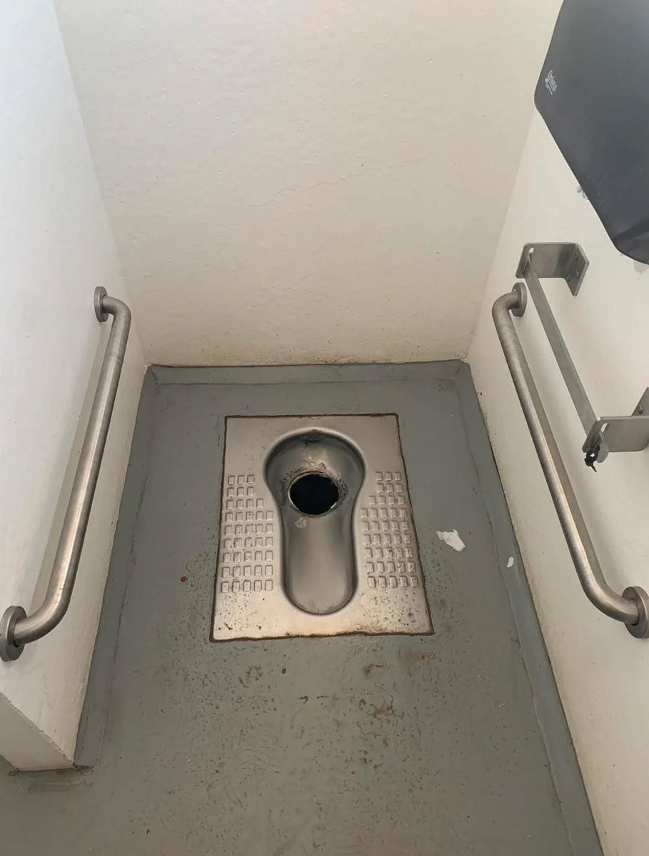 ronsterd89's tweet image. Toilet at Arches National Park in Moab, Utah. Never seen one like this in my life.