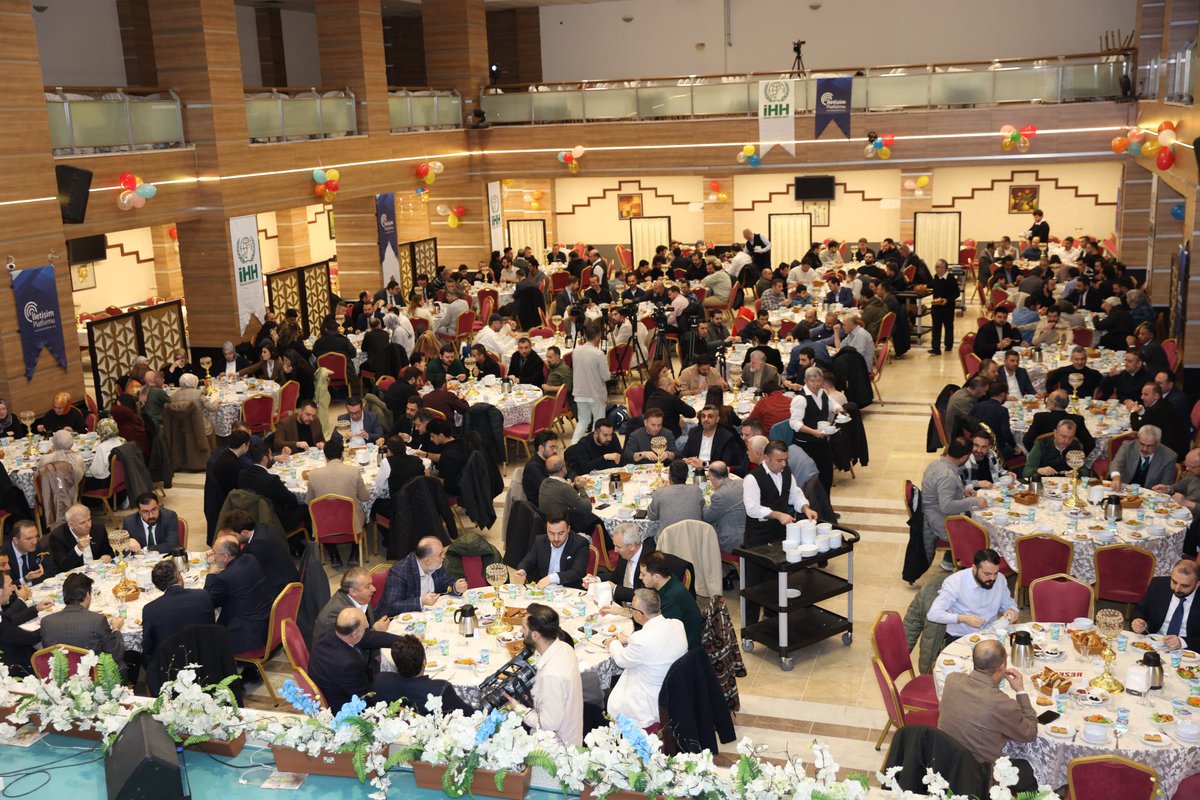 iletisimpltform's tweet photo. İletişim Platformu Geleneksel Ankara iftarımızı, İHH İnsani Yardım Vakfı ile birlikte yoğun bir katılımla gerçekleştirdik. Ramazan ayında iftar soframızda bizlerle birlikte olan tüm üye ve dostlarımıza teşekkür ediyoruz. https://t.co/AMXuqzBrFu