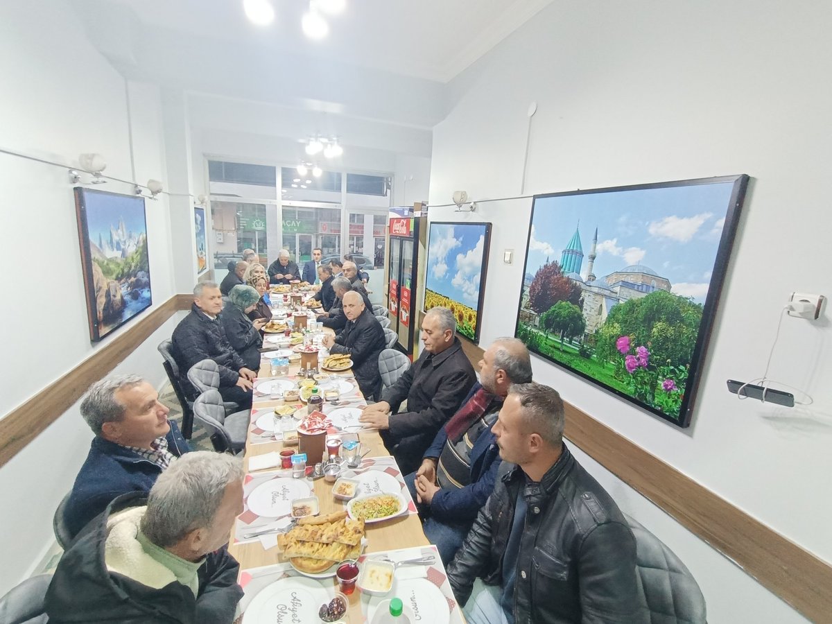Hutashyk's tweet photo. Başkanımız @drsadiksefer bey Kaymakamımız Ebrar Evsen bey ve İlçe Başkanımız Ramazan ayının 12. İftarında bugün 23 Mahalle Muhtarımız ile iftar sofrasında bir araya geldi.İlçe Kaymakamımız ve Başkanlarımız Muhtarlarımız ile istişare ve görüş alışverişinde bulundu
@aktanitimkonya https://t.co/tyNF6iHrzm
