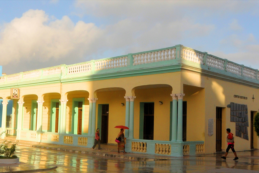 La tecnología ganó terreno y hoy casi toda la información se consigue en Internet, así que las #bibliotecas en #LasTunas #Cuba se han quedado vacías ¿Deberían transformarse a tono con las circunstancias para atraer públicos? #BajoNuestraLupa periodico26.cu/index.php/es/d…