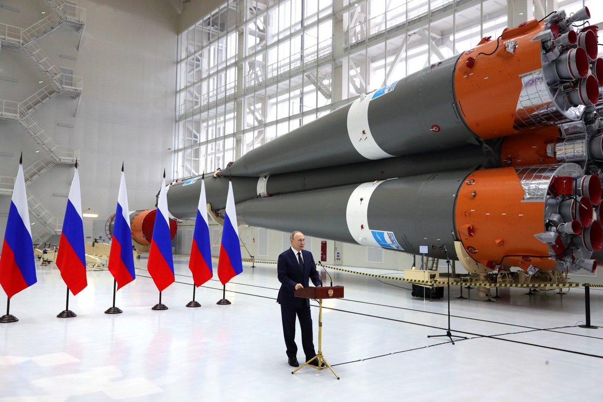 MonsurAlamFahi2's tweet photo. 🚨🚨 MAJOR ALERT: PRESIDENT PUTIN HAS JUST ANNOUNCED AN ENTIRE NEW ARSENAL OF "HYPERSONIC NUCLEAR SPACE MISSILES" CAPABLE OF CLEARING AN ENTIRE STATE THE SIZE OF NEW YORK, HE ALSO SAID "HE IS READY FOR WAR WITH DONALD TRUMP" https://t.co/UCyoTmggHU