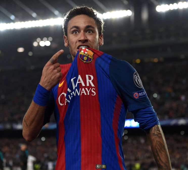 futtmais's tweet photo. Samuel Umtiti, ex-Barcelona, comenta sobre atitude de Neymar após a derrota por 4 a 0 para o PSG, pela Champions League:

“Perdemos por 4 a 0 no jogo de ida, e eu o vi se preparando para dançar no hotel. Na minha cabeça, eu me perguntava como ele podia simplesmente aparecer assim? E ele estava tão confiante, disse: essa noite é nossa.” 

“Muitas vezes antes da partida, ele dizia: hoje eu vou marcar dois gols”, e era exatamente isso que acontecia”.

🗞️ @DAZN_FR
