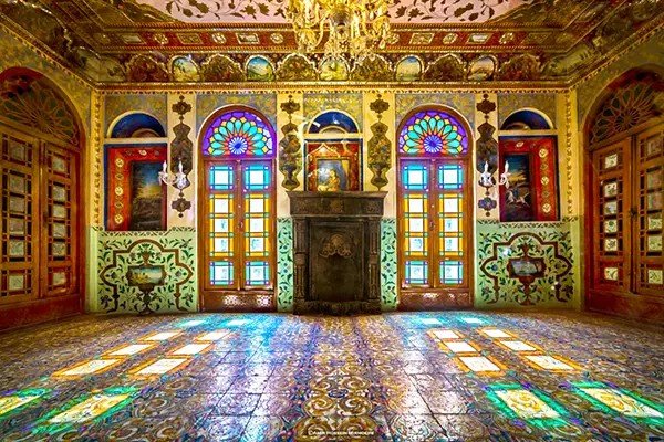 Así era el palacio de Golestan, en Teheran. Patrimonio de la Humanidad, residencia de los antiguos emperadores de Persia, testigo de 500 años de historia, unos jardines alucinantes, mosaicos... puro refinamiento persa.

Lo destruyeron ayer un genocida y un amigo de Epstein.
