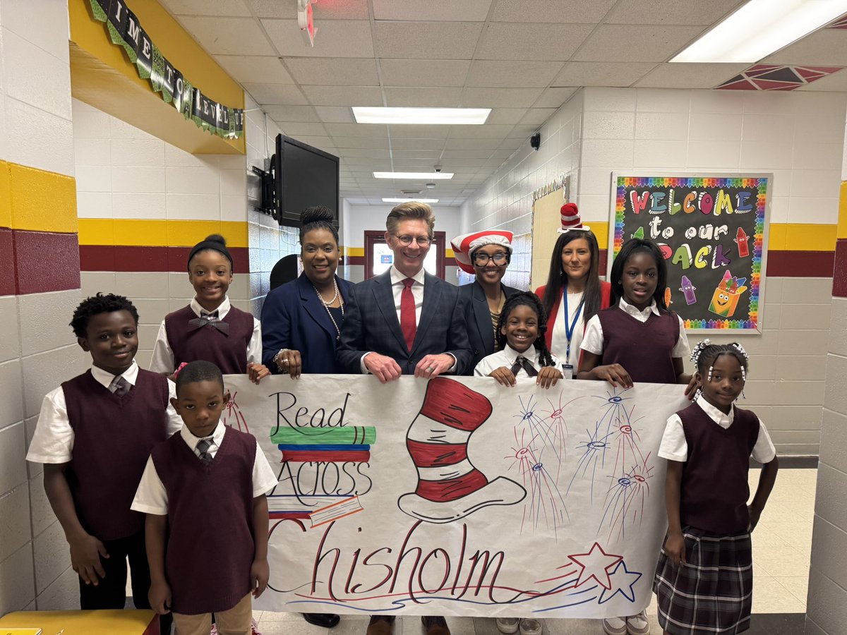 egmackey's tweet photo. What a great start to the week — #ALBOE Member Tonya Chestnut, Deputy State Superintendent Angela Martin, and I, along with @MPSAL Superintendent Byrd and other district officials, were at Chisholm Elementary this morning for Read Across America week📚 https://t.co/lF66scsgxk